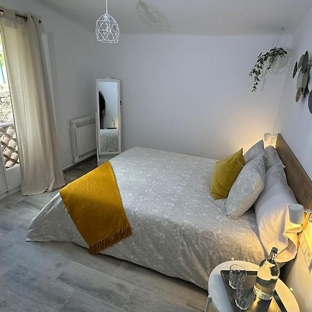Habitacion Roca Foradada En Casa Cami De Les Aiguees Monistrol De Montserrat Kültér fotó