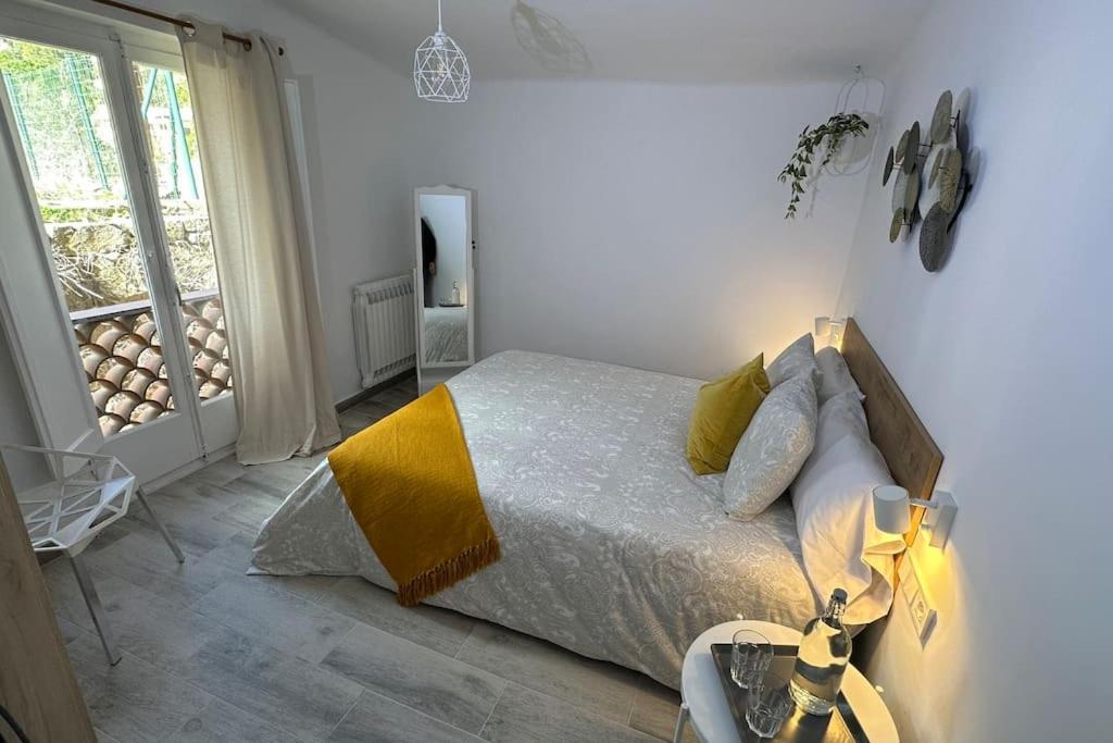 Habitacion Roca Foradada En Casa Cami De Les Aiguees Monistrol De Montserrat Kültér fotó