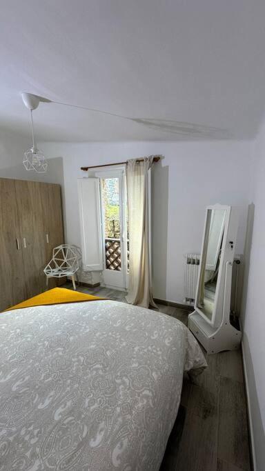 Habitacion Roca Foradada En Casa Cami De Les Aiguees Monistrol De Montserrat Kültér fotó
